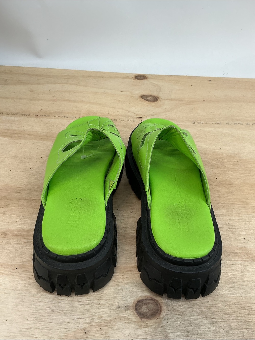 dELiA*s Bright Green Chunky Slide Sandals with Flower Cutout Size 8M - Picture 4 of 6